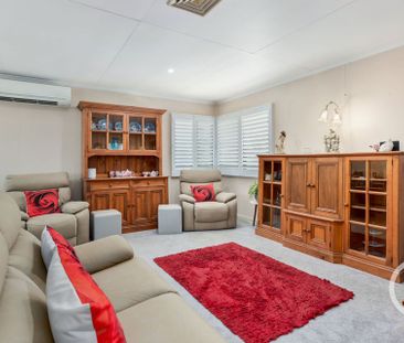 Move in Ready on a Spacious Block - Photo 3