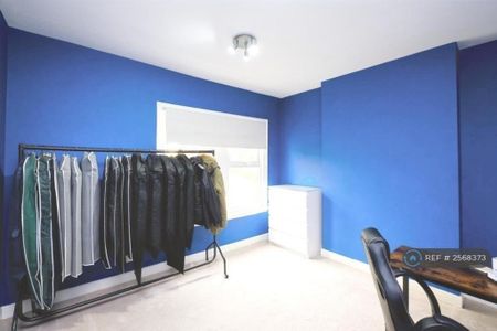 2 bedroom end of terrace house to rent - Photo 4