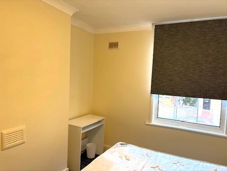 2 Bed Flat, Stamford Buildings, SW8 - Photo 3