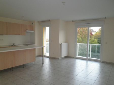 Location Appartement 6 pièces 69m² CHAMBERY 73000 - Photo 2