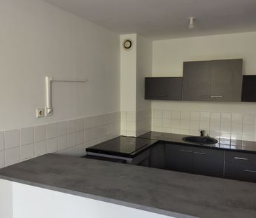 Appartement 2 pièces 47m2 MARSEILLE 1ER 675 euros - Photo 2