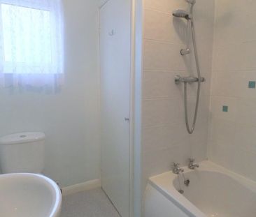 2 bedroom end of terrace house to rent - Photo 6
