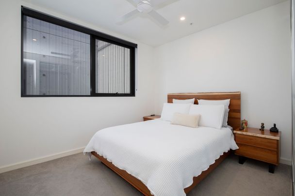 Ultra Modern, 2 storey 2 Bedroom Apartment in Prestigious Skye Residences - Photo 1