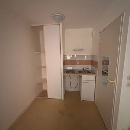 Location Appartement 1 pièce 18m² NIMES 30000 - Photo 3