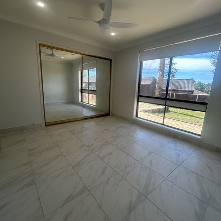 Comfort, Convenience & Family-Friendly Living - Photo 4