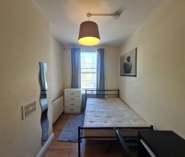 Studio Flat, Mile End Road, E1 - Photo 1