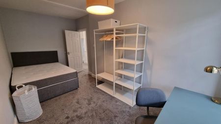 3 bedroom private hall to rent - Photo 3