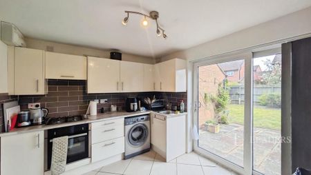 2 bedroom semi-detached house to rent - Photo 5