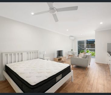 Modern Fully Furnished Units – All Bills Included - Photo 4