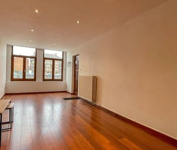 Appartement te huur in Tournai voor € 685 met 1 slaapkamer - Photo 2