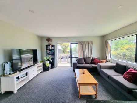 Central Beachlands, ready for summer! - Photo 2