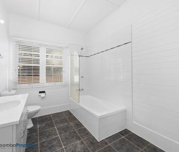 Stylish Family Home in Prime Mount Lofty Location - Photo 2