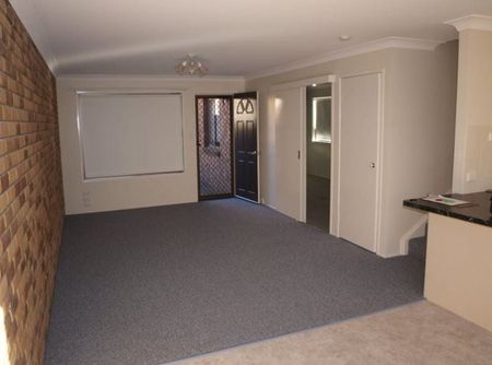 1a/280 James St Harristown - Photo 2