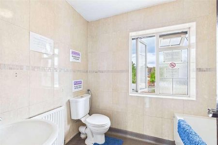 London Road, Slough, Berkshire, SL3 - Photo 4