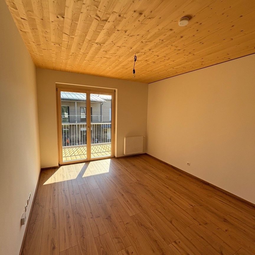 ERSTBEZUG - 3-Zimmer-Wohnung im Landhausstil mit Balkon - Tierpark & Badesee in der Nähe - Photo 1