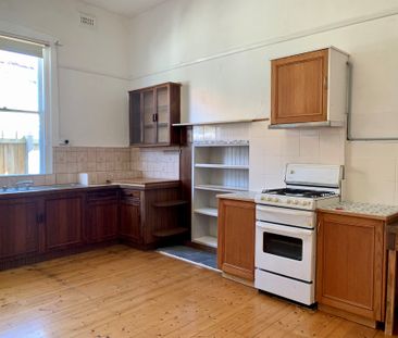 Come Live In The Heart Of Coburg - Spacious Family Living in a Prim... - Photo 6