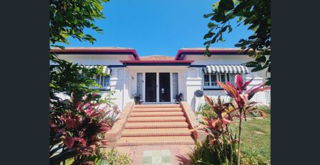 Beautifully Presented, Furnished Home with Gorgeous CBD Views! - Photo 4