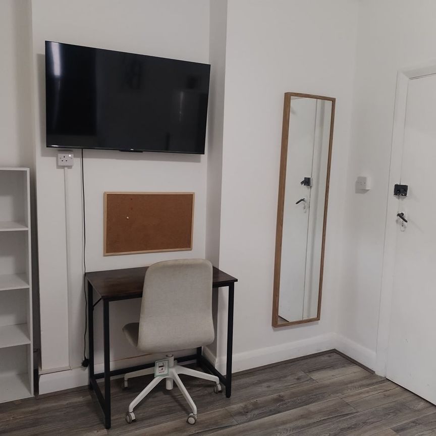 Room in a Shared House, Barras Lane, CV1 - Photo 1