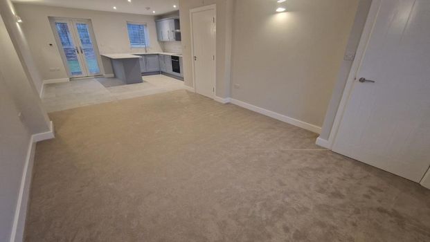 3 bedroom semi-detached house to rent - Photo 1