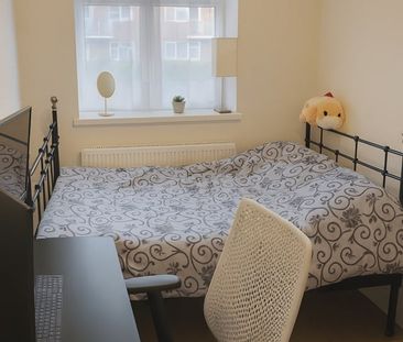 Room in a Shared Flat, Gated, SE16 - Photo 5