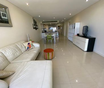 CBD LIVING - Photo 3