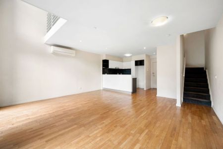 Stylish inner-city apartment over two levels! - Photo 4