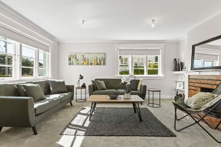 Historic Art Deco Apartment - Photo 3