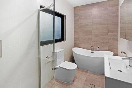 4 Bedroom Duplex in Pime Location - Photo 4