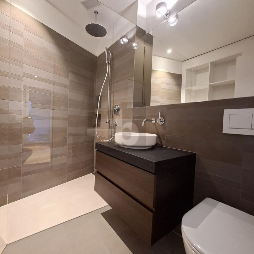 ARCHITECTURE MEETS LUXURY AND CUTTING-EDGE TECHNOLOGY - Foto 1