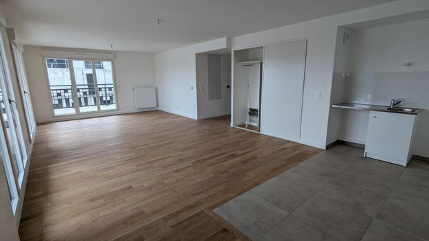 location Appartement T4 DE 100.15m² À COURBEVOIE - Photo 1