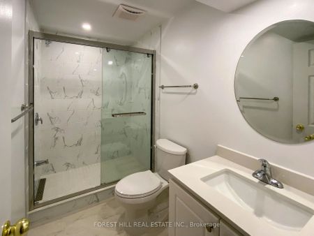 Condo Townhouse For Lease | N9239870 - Photo 4