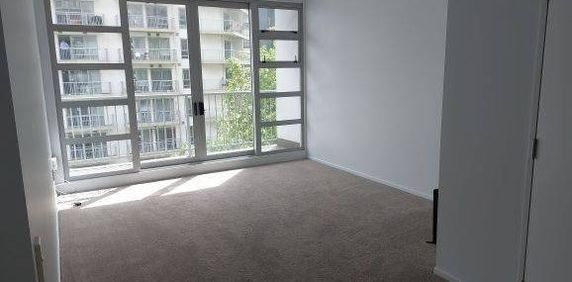 Single level sunny apartment - Photo 2