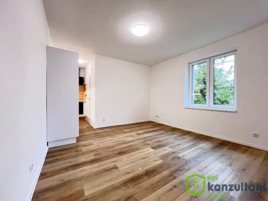 Pronájem bytu 2+kk v Ostravě Mariánských Horách: Váš nový domov v zeleném srdci města - Photo 1