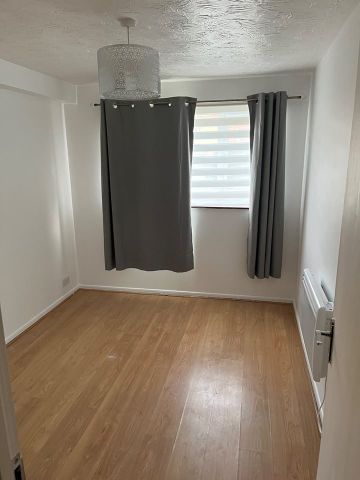 2 Bed Flat, Cotton Avenue, W3 - Photo 3