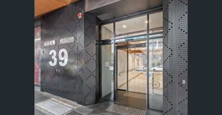 Fully Furnished Studio Apartment - Photo 2