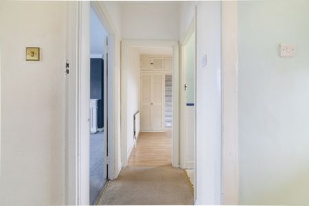 2 Bed Flat, Ilford, IG1 - Photo 5