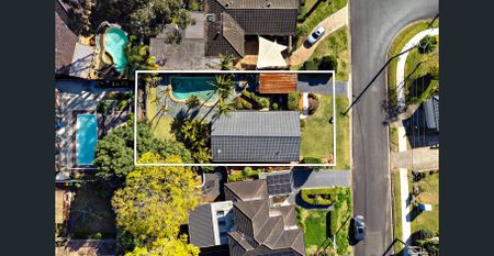 Spacious family home with a swimming pool - Photo 3