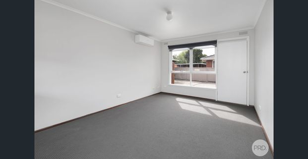 REFURBISHED ONE BEDROOM FLAT NEAR BALLARAT MINERDOME - Photo 1