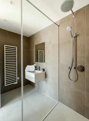 Lichtdurchflutete Dachgeschosswohnung mit beeindruckendem Panoramablick auf die Donauinsel - Photo 1