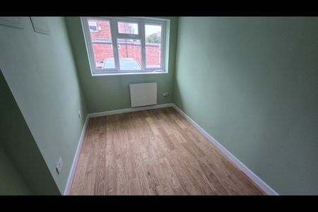 Room in a Shared House, Atkinson Road, E16 - Photo 3