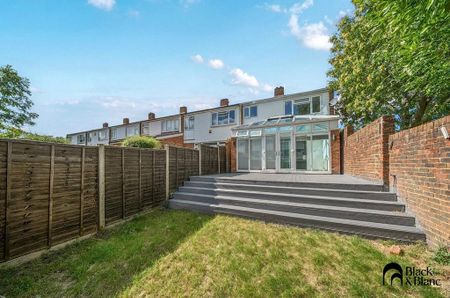 3 bedroom end of terrace house to rent - Photo 3