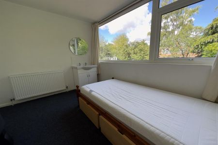 5 bedroom detached house to rent - Photo 3