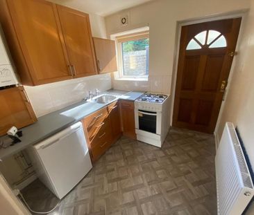 2 bedroom end of terrace house to rent - Photo 5