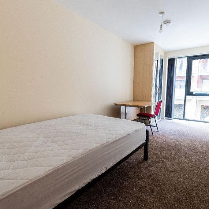 3 bedroom flat to rent - Photo 1