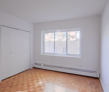 2400 Van Horne - Photo 3