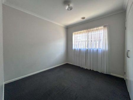 Spacious 4-Bedroom Family Home in a Prime Location - Photo 3