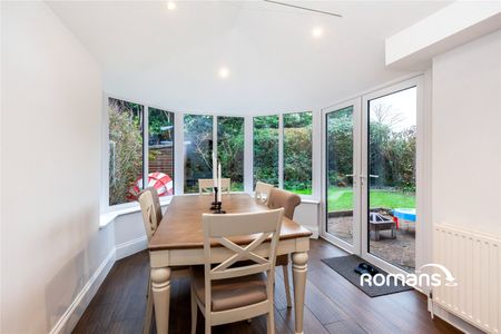 4 bedroom detached to rent - Photo 3