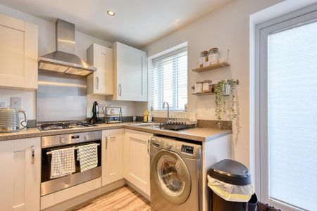 2 bedroom end of terrace house to rent - Photo 3