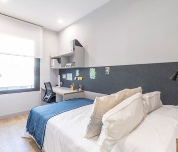 Calle Camilo José Cela, Sevilla, Andalusia 41018 - Photo 1