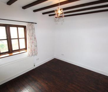 2 bedroom character property to rent - Photo 5